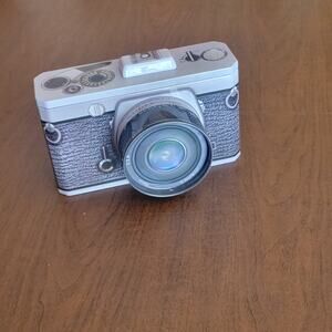 Jigsaw puzzle with Collector's Tin Classic Cameras Montage 550 piece photography